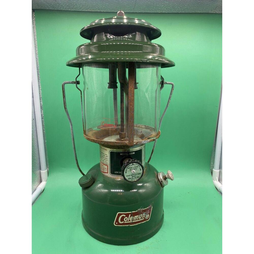 Vintage Coleman Dated 5/82 Double Mantle Lantern Model 220K